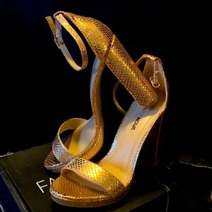 FashionNova Rose Gold Snake 8.5